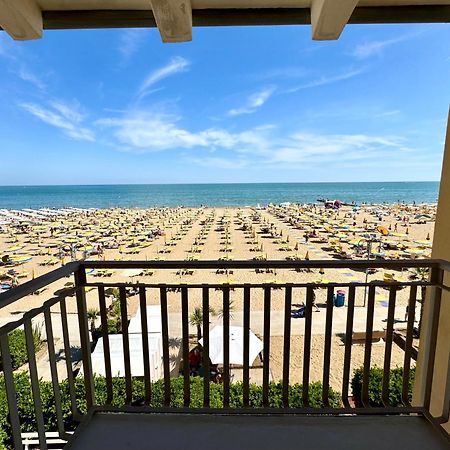 Villa Fronte Mare-Carraro Immobiliare Jesolo - Family Apartments Exterior foto