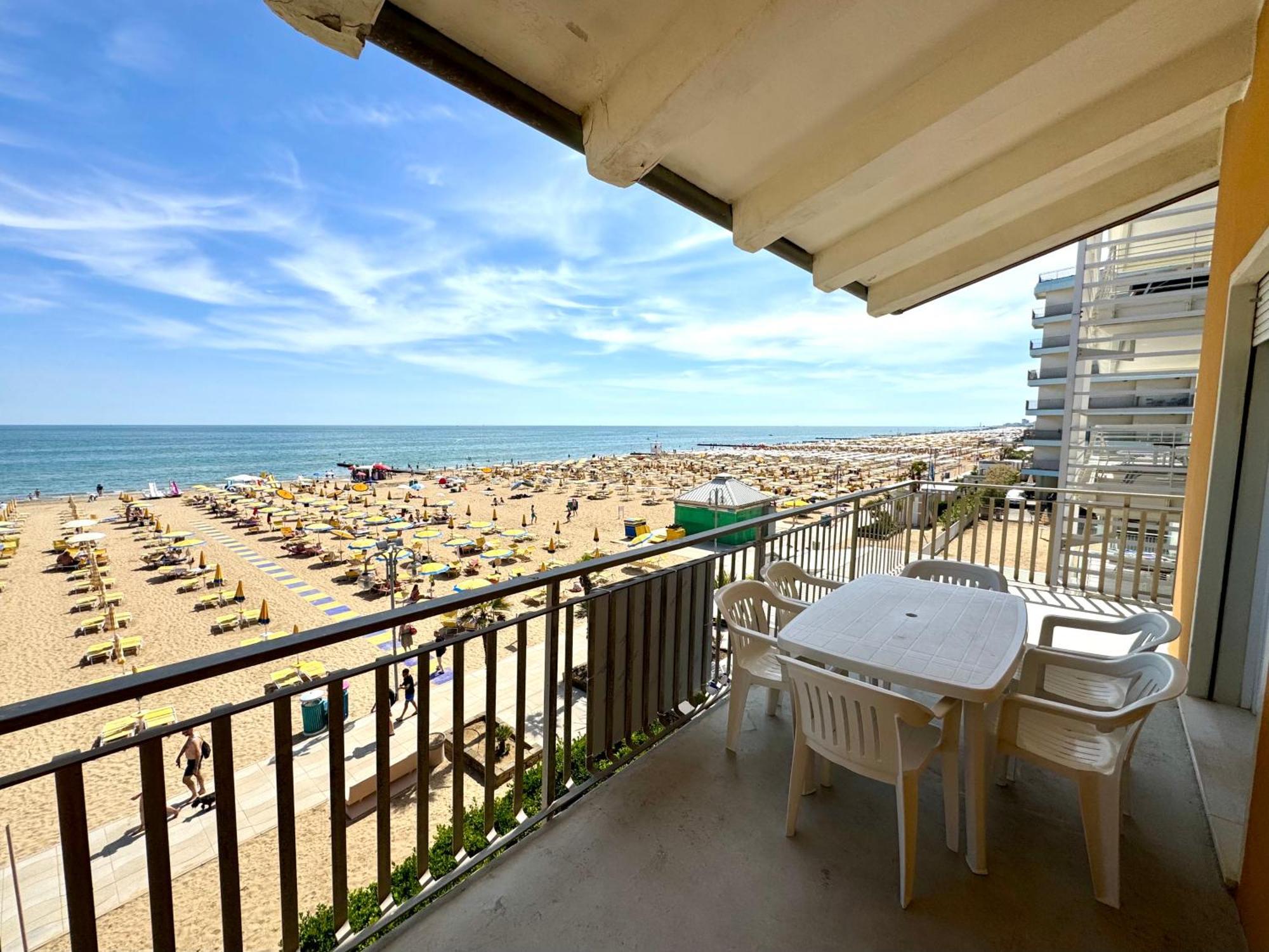 Villa Fronte Mare-Carraro Immobiliare Jesolo - Family Apartments Exterior foto